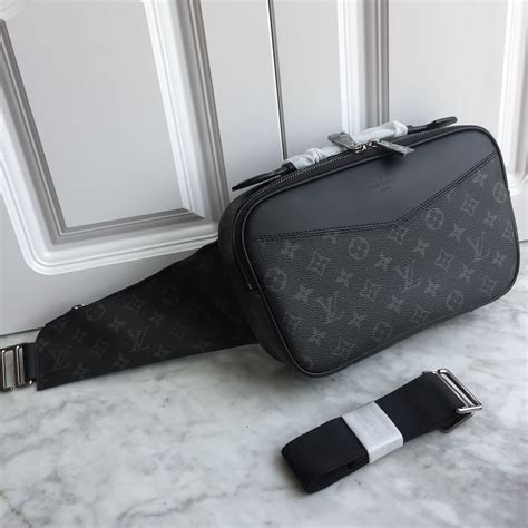 louis vuitton sacoche homme|louis vuitton clutch men's price.